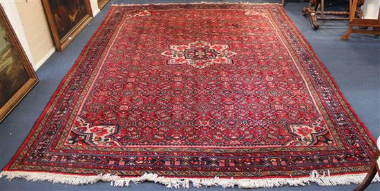 Red ground Hamadan carpet, 11ft 8in by 8ft 6in.(-)